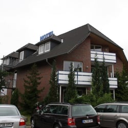 Grüne Eiche - Parkplatz und Hotel