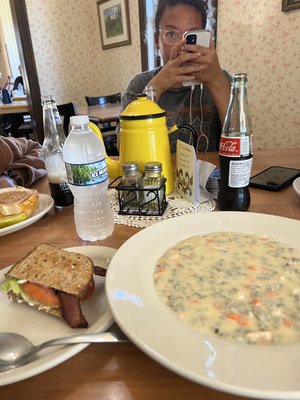 Gustaf's On Main Eatery by null