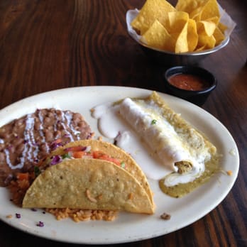 Amigos Aca Y alla - Lunch Tex Mex Platter. - Mexican Near Me - Richardson, Texas