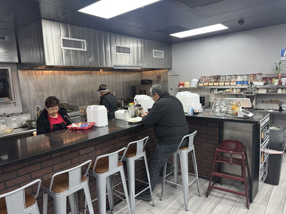 Gus Restaurant