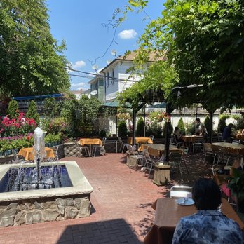 SriPraPhai Thai Restaurant - Outdoor patio - Thai Near Me - Woodside, New York SriPraPhai Thai Restaurant - Outdoor patio - Thai Near Me - Woodside, New York