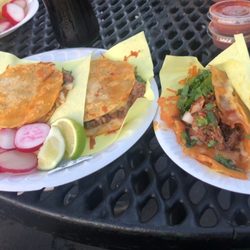 Birrieria La Raza