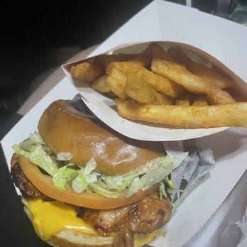 Wallace Chicken - combo 5 - Fast Food Near Me - West Covina, California