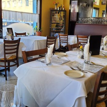 Le Troquet - a dining room with tables and chairs - French Near Me - Albuquerque, New Mexico