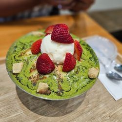 Strawberry Matcha Bingsu (Large)