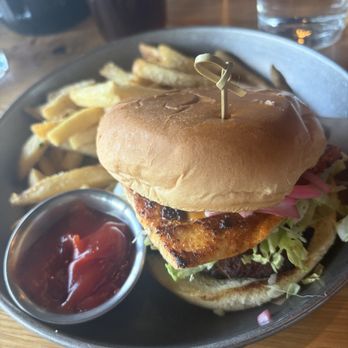 101 Craft Kitchen - Blackened Grouper Sandwich - New American Near Me - Carmel, Indiana