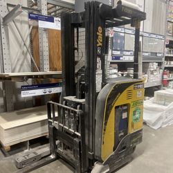 Lowe's Home Improvement - Lift
