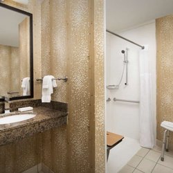 Hilton Garden Inn Charlotte/Mooresville - Guest room bath