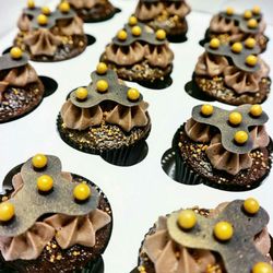 Courtneys Custom Cakes - Fidget spinner themed cupcakes