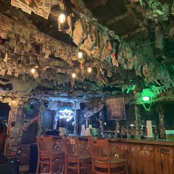 Boathouse Oyster Bar and Grill - Bar/restaurant area