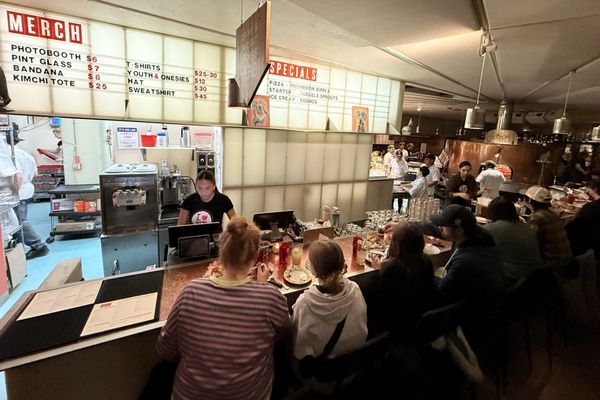 Pizzeria Lola by null