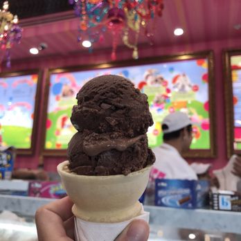 Sloan's - Doral - Chocolate Chocolate Chunk! Yum! - Ice Cream & Frozen Yogurt Near Me - Doral, Florida