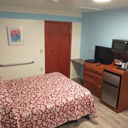 Paintbrush Inn - ADA room