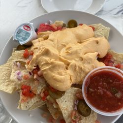 Sloppy Duck - Beer cheese nachos