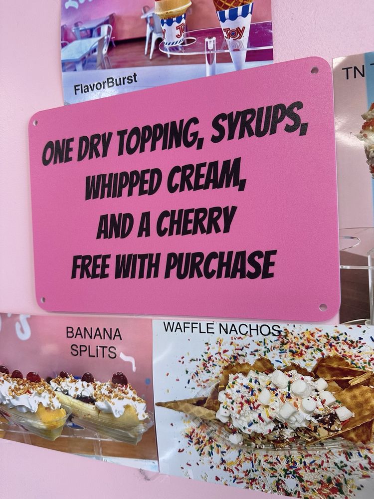 Lolli and Bobo's Ice Cream Shoppe Logo