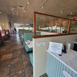 Keke's Breakfast Cafe - Inside