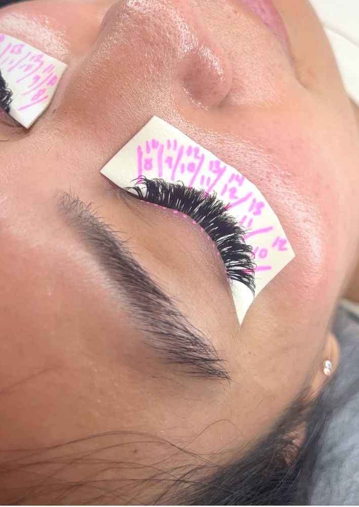 Wispy Lash Bar & Esthetics Logo