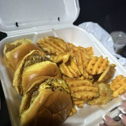 Smalls Sliders - 3 sliders with waffle fries