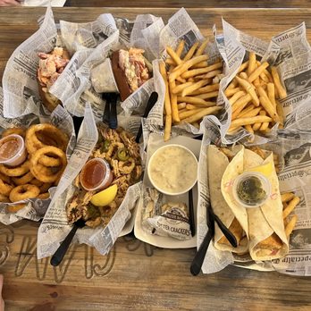 DJ's Clam Shack - Fish tacos, Lobster rolls, Calamari, Clam chowder, Onion rings and Fries. - Seafood Near Me - St. Augustine, Florida