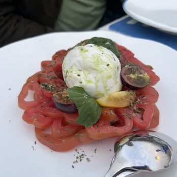 Il Capitano - Caprese salad - Italian Near Me - Positano, SA Il Capitano - Caprese salad - Italian Near Me - Positano, SA