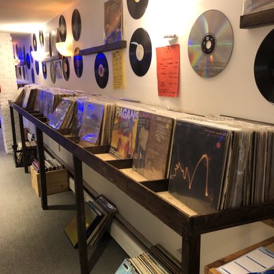 DIVERSITY Men's and Women's Consignment by null