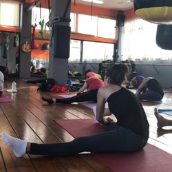 Gimnasio Génesis - 8am yoga class