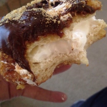 Sweet Dozen - S'mores doissant - Donuts Near Me - Sacramento, California Sweet Dozen - S'mores doissant - Donuts Near Me - Sacramento, California