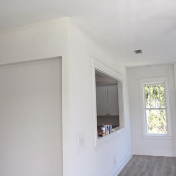 Tight Lines Renovations - a white room with a window - Painters Near Me - Pensacola, Florida Tight Lines Renovations - a white room with a window - Painters Near Me - Pensacola, Florida