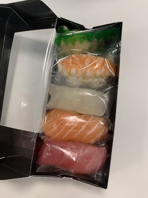 Tsukiji Fishroom by null