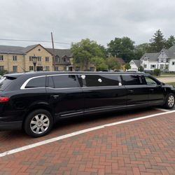 Chicago Chauffeurs Limousine