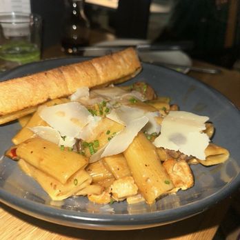 Moxies - Lounges Near Me - Miami, Florida