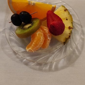 Oak Bay Guest House - Fruit plate appetizer at breakfast - Guest Houses Near Me - Victoria, British Columbia Oak Bay Guest House - Fruit plate appetizer at breakfast - Guest Houses Near Me - Victoria, British Columbia