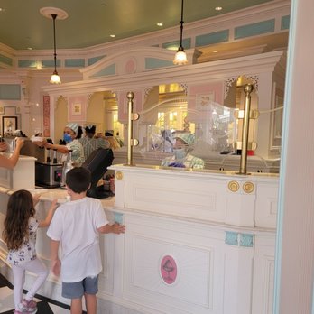 Plaza Ice Cream Parlor - Ice Cream & Frozen Yogurt Near Me - Lake Buena Vista, Florida Plaza Ice Cream Parlor - Ice Cream & Frozen Yogurt Near Me - Lake Buena Vista, Florida
