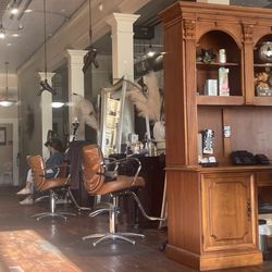 Rizos Hair Studio - Styling chairs