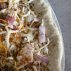 Papa Murphy's - Lg Fiesta Pizza lacks ingred & spread thin.  Mobile order and picked up 5/23/2021 at 12:45 pm.  No one in the store. We are great customers