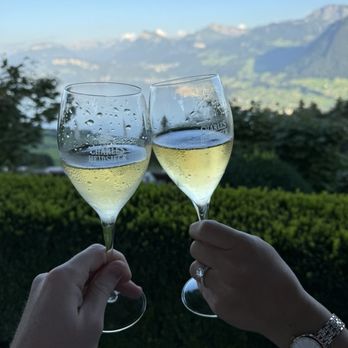 Hotel Honegg - Champagne toast - Hotels Near Me - Ennetbürgen, NW