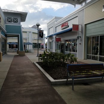 Tampa Premium Outlets - Guess store front - Outlet Stores Near Me - Lutz, Florida Tampa Premium Outlets - Guess store front - Outlet Stores Near Me - Lutz, Florida