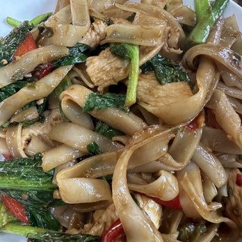 Kindee Thai Restaurant - Drunken noodles - Thai Near Me - Minneapolis, Minnesota