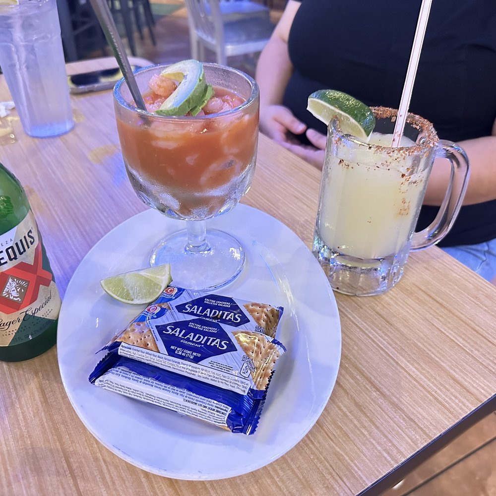 Golden Seafood Restaurant - Coctel de camarón - Seafood Near Me - Houston, Texas