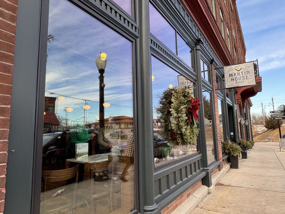 Martin House Books Logo