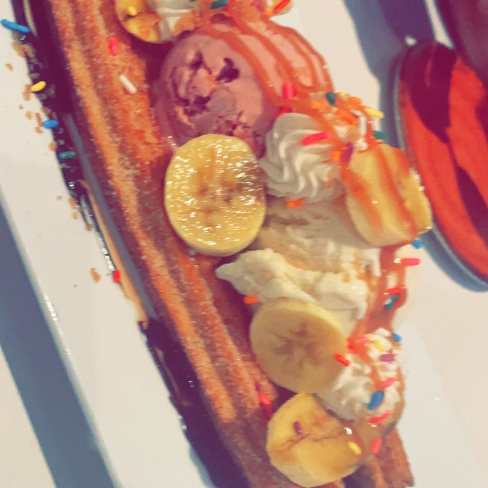 Urbe - Churro dessert with strawberry and vanilla ice cream - Mexican Near Me - Houston, Texas Urbe - Churro dessert with strawberry and vanilla ice cream - Mexican Near Me - Houston, Texas