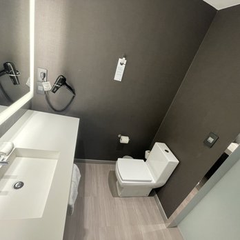 AC Hotel Austin Hill Country - Bathroom - Hotels Near Me - Austin, Texas AC Hotel Austin Hill Country - Bathroom - Hotels Near Me - Austin, Texas