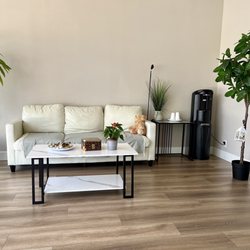Kiyo Beauty Station - Nice environment, big waiting area and fast Wi-Fi connection!