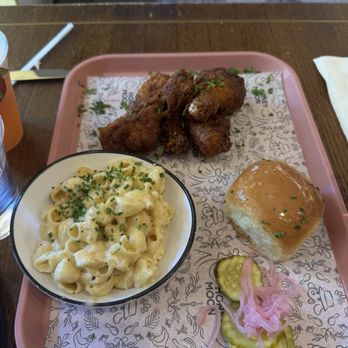 Honeymoon Chicken - 4 Pieces of Chicken with mac and cheese side - Chicken Shop Near Me - Washington, DC, District of Columbia