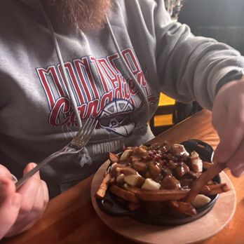 La Cage - Poutine classique repas / Meal Classic Poutine - Sports Bars Near Me - Lasalle, Quebec La Cage - Poutine classique repas / Meal Classic Poutine - Sports Bars Near Me - Lasalle, Quebec