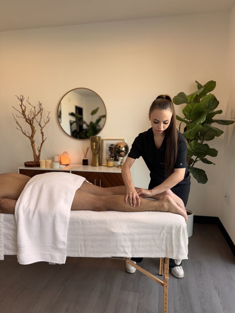 Luxe Therapy by Sophie Logo