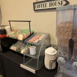 Bowman Inn & Suites - Breakfast