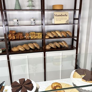 Mandorle Bakery - Pastelería - Bakeries Near Me - Caguas, Puerto Rico