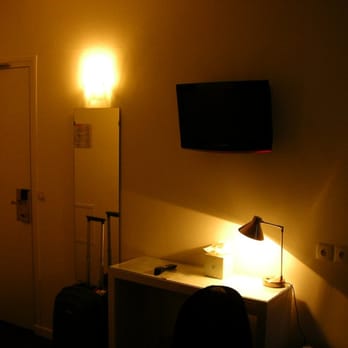 Hôtel Bastille de Launay - The t.v. and desk area - Hotels Near Me - Paris, 75