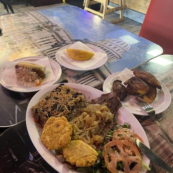 Habana Express - Steak & Onions Bowl , Beef Empanada , Cuban Arepas , sweet plantains - Cuban Near Me - Pleasant Hill, California Habana Express - Steak & Onions Bowl , Beef Empanada , Cuban Arepas , sweet plantains - Cuban Near Me - Pleasant Hill, California